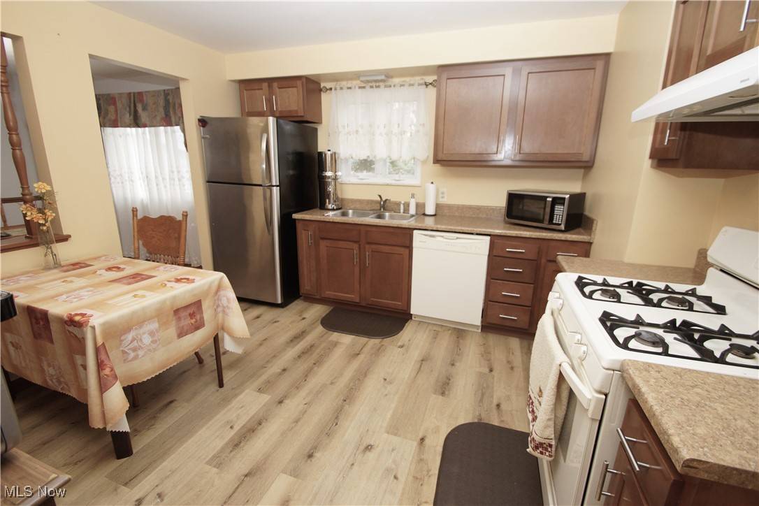 Parma, OH 44134,3209 King Richard DR