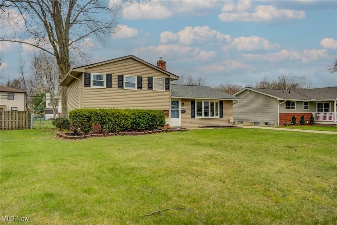 North Olmsted, OH 44070,24861 Antler DR