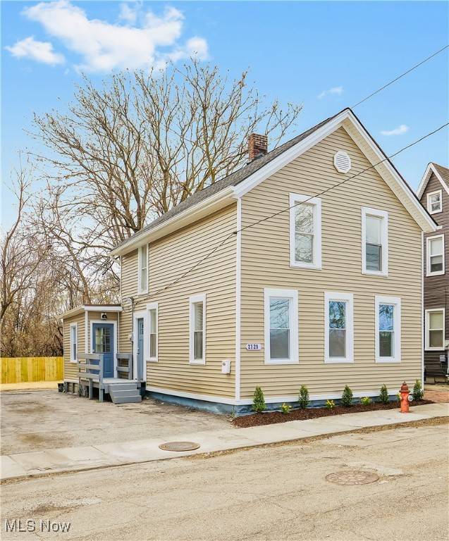 Cleveland, OH 44113,2729 Queen AVE