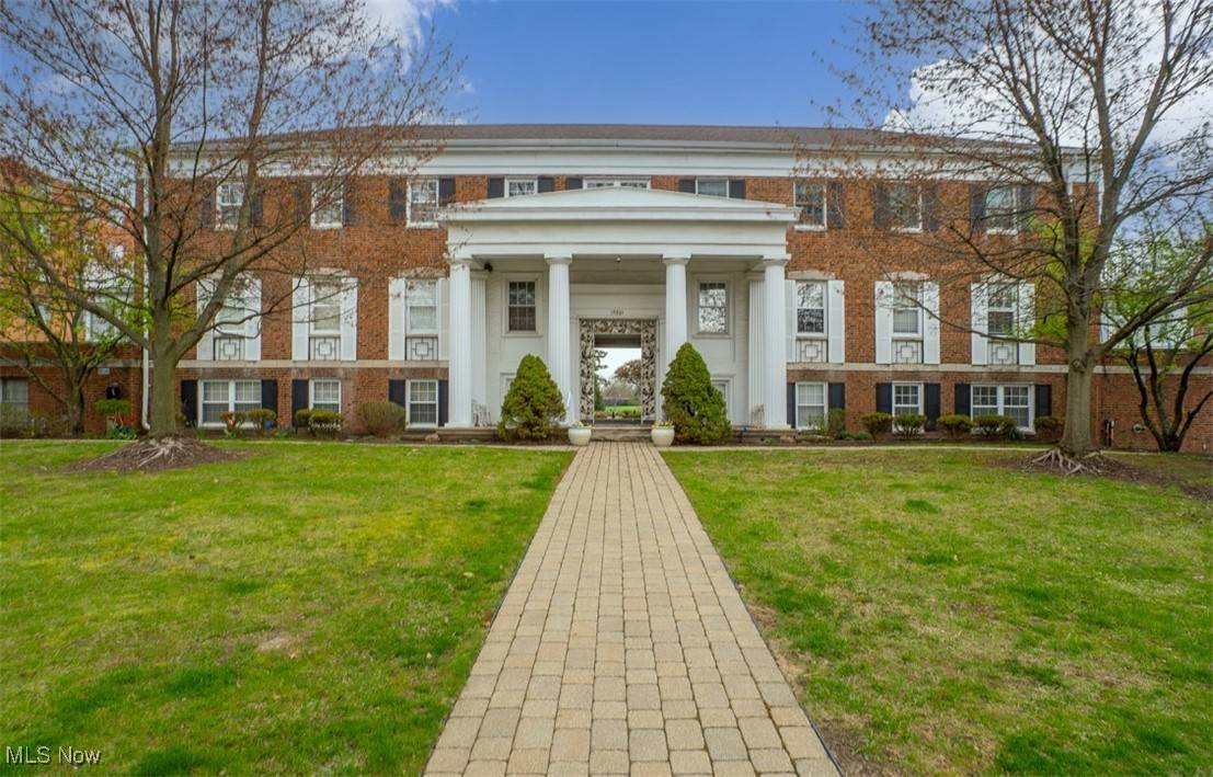 Shaker Heights, OH 44122,19801 Van Aken BLVD #205C