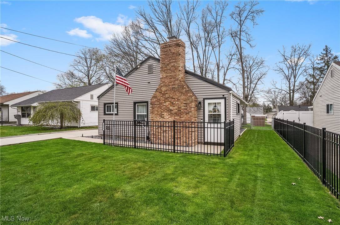 Cuyahoga Falls, OH 44221,2827 9th ST