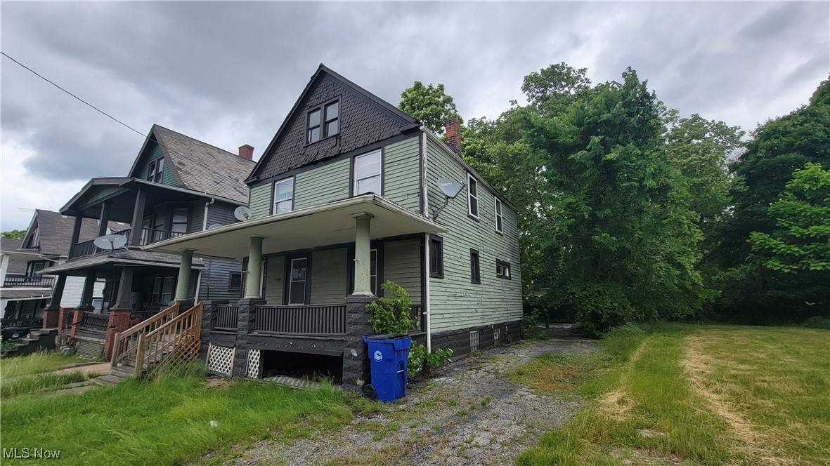 Cleveland, OH 44108,1119 E 113th ST