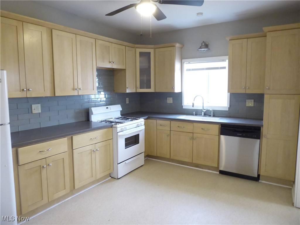 Cleveland, OH 44102,3188 W 92nd ST