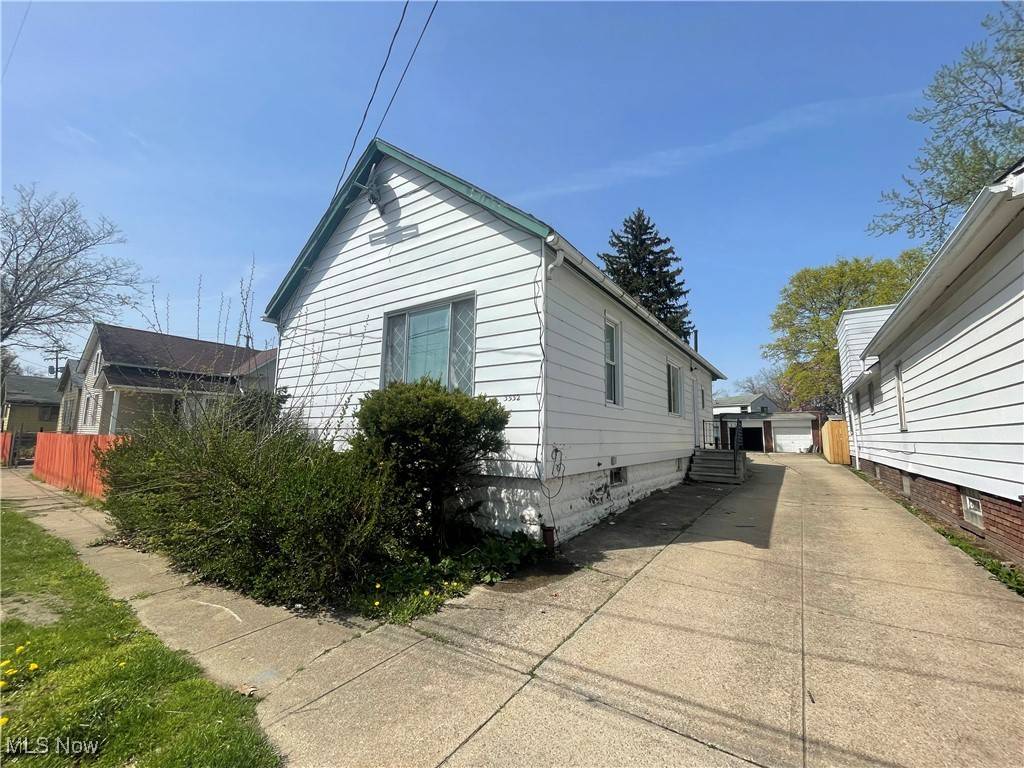 Cleveland, OH 44109,3532 Carlyle AVE
