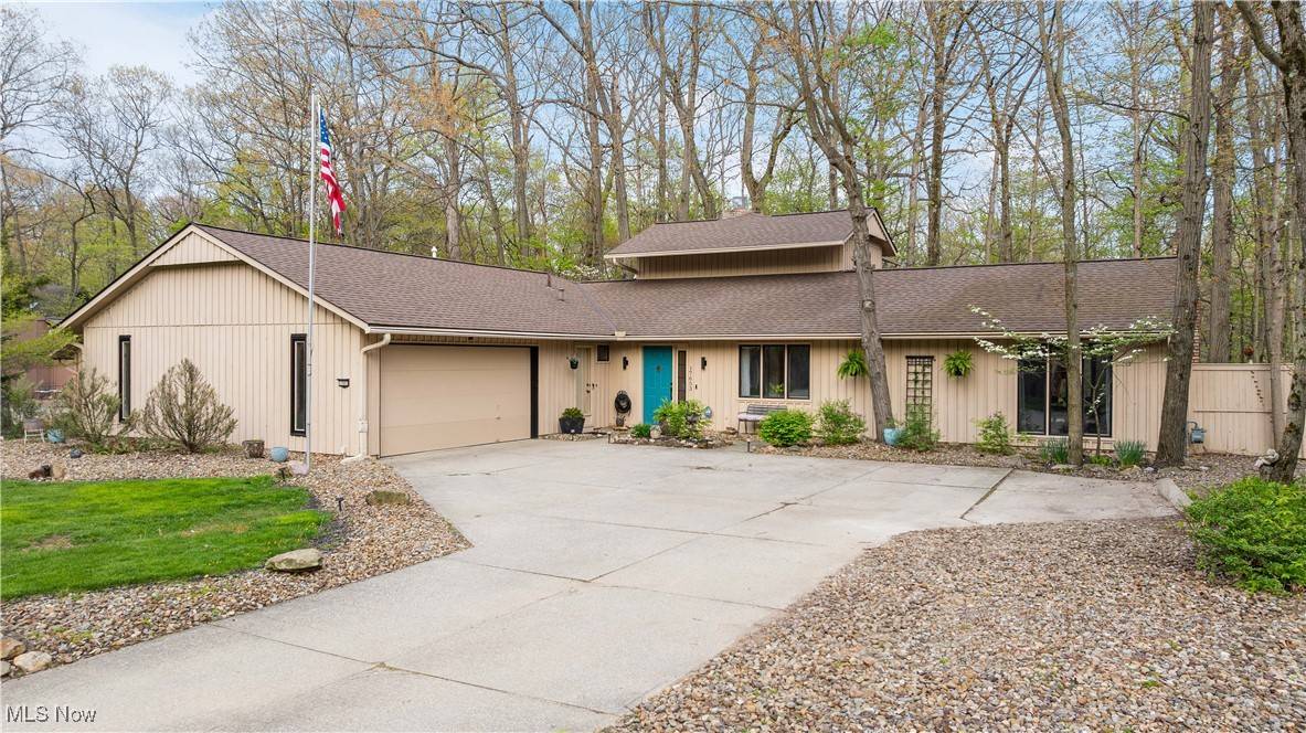 Strongsville, OH 44136,17653 Falling Leaves RD