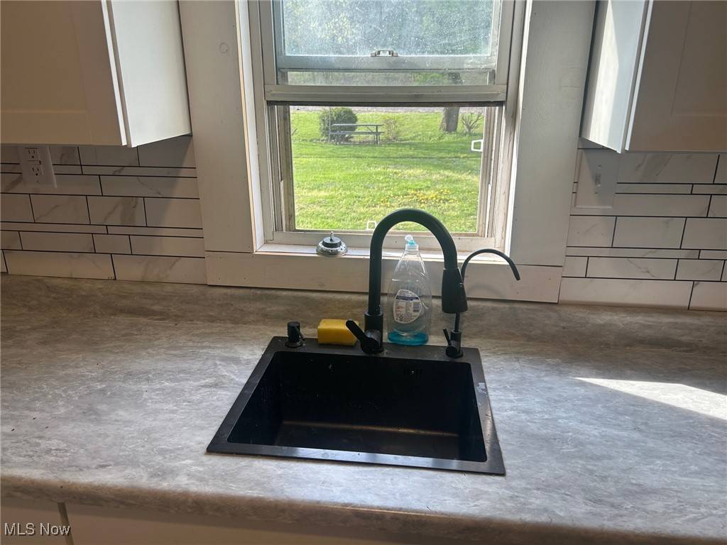 Gnadenhutten, OH 44629,474 Lock Seventeen RD SE