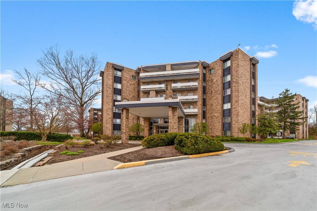 Lyndhurst, OH 44124,2112 Acacia Park DR #524