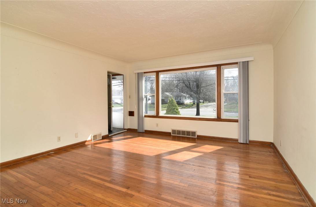 Warrensville Heights, OH 44128,4880 Green RD