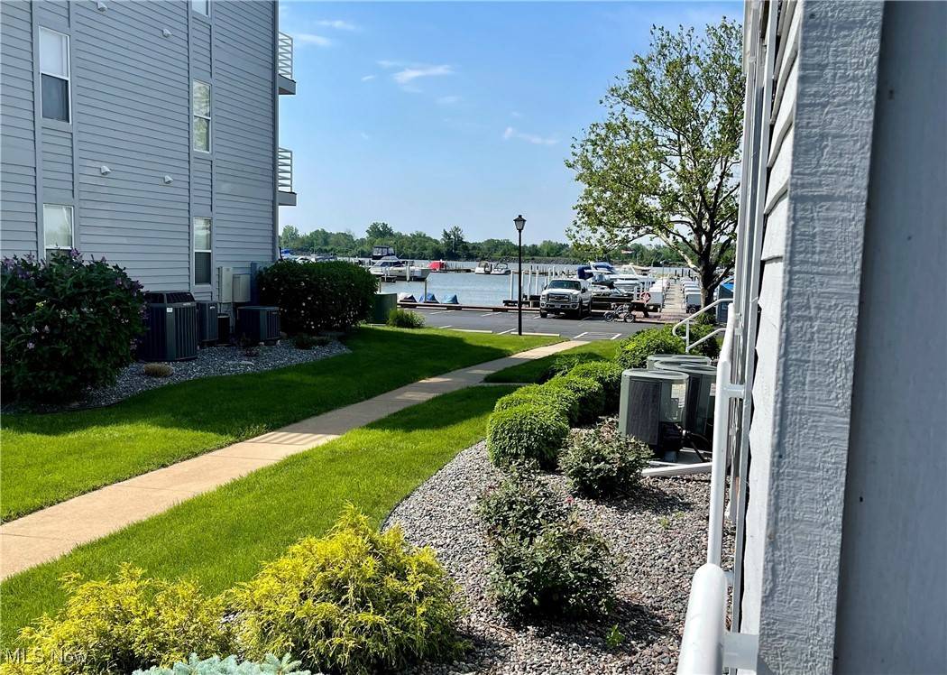 Port Clinton, OH 43452,304 Clinton Reef DR