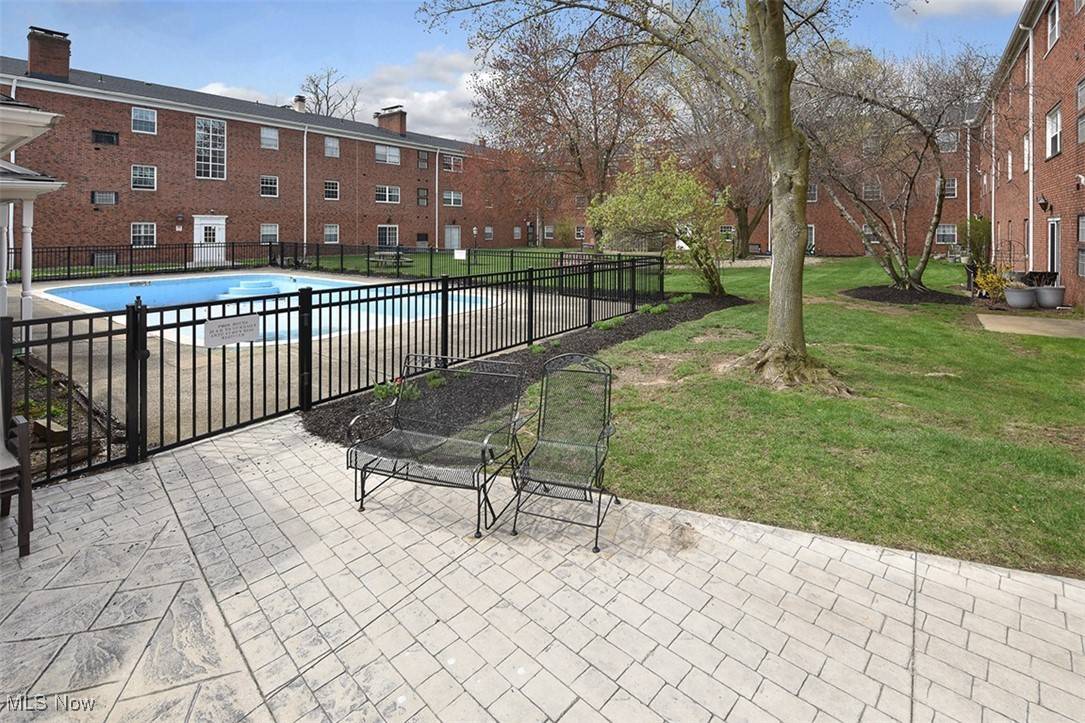 Rocky River, OH 44116,2885 Pease DR #220