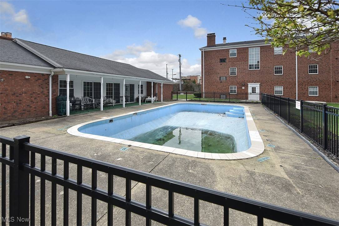 Rocky River, OH 44116,2885 Pease DR #220