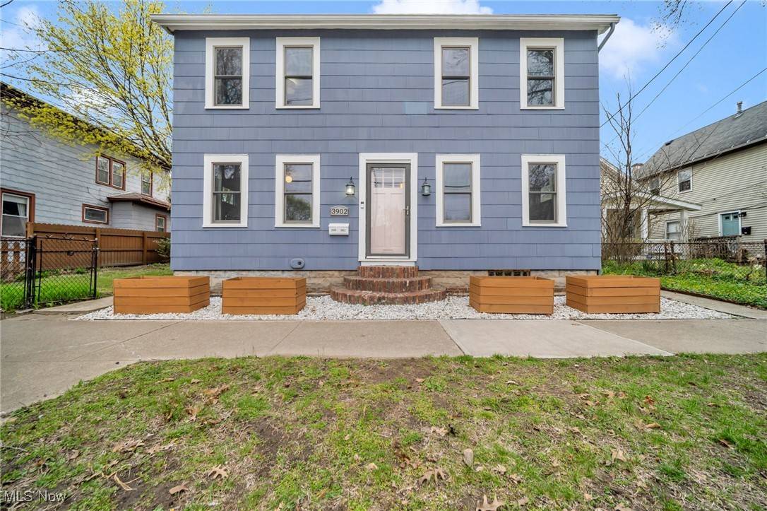 Cleveland, OH 44113,3902 Woodbine AVE
