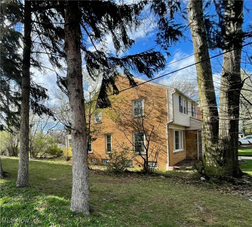 South Euclid, OH 44121,1606 Laclede RD