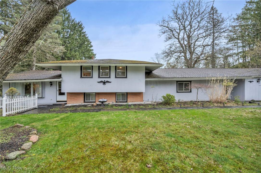 Walton Hills, OH 44146,17759 S Meadowpark DR