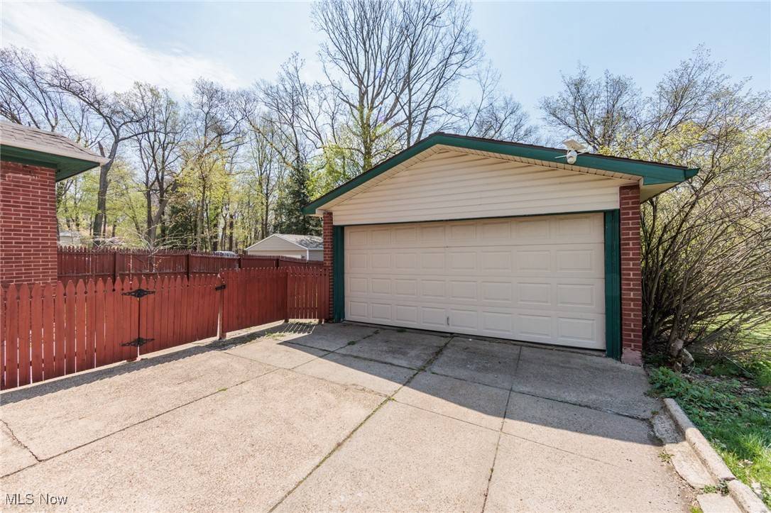 Cuyahoga Falls, OH 44223,2132 Highbridge RD