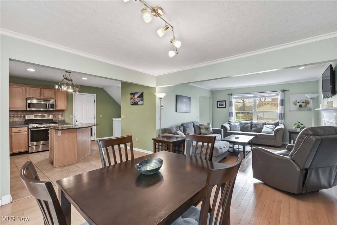 Sheffield Lake, OH 44054,471 Elm ST