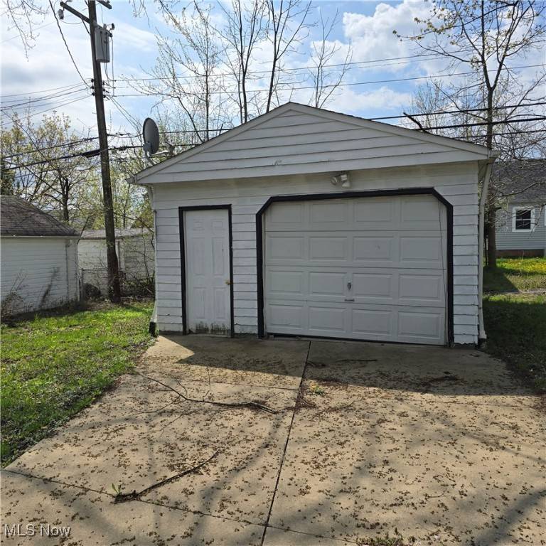 Maple Heights, OH 44137,15808 Edgewood AVE