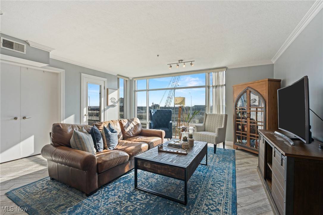 Cleveland, OH 44113,2222 Detroit AVE #807
