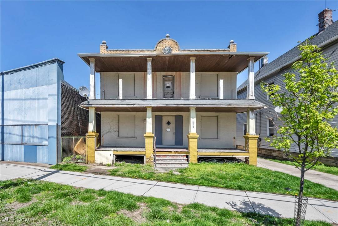 Cleveland, OH 44102,7910 Lake AVE