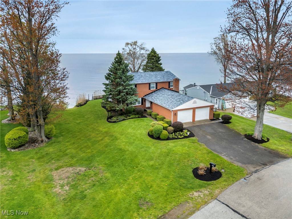 Madison, OH 44057,5855 Shore DR