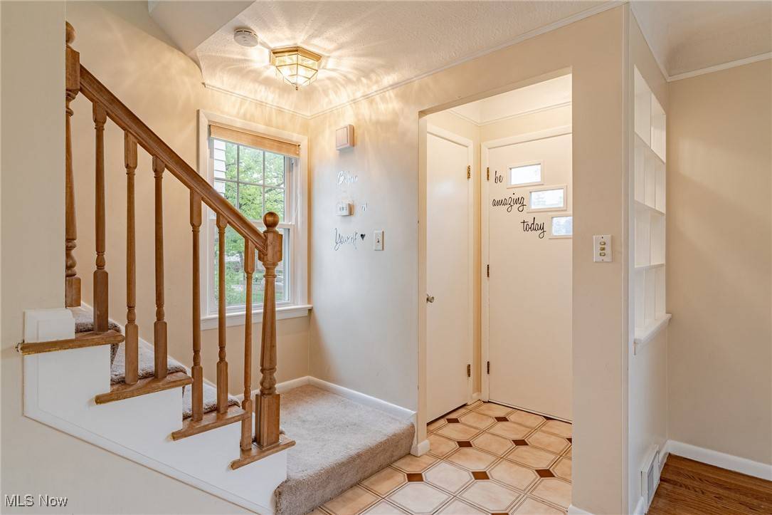 South Euclid, OH 44121,4092 Charlton RD