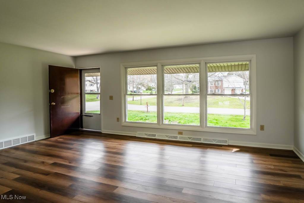 Canal Fulton, OH 44614,552 Dan AVE