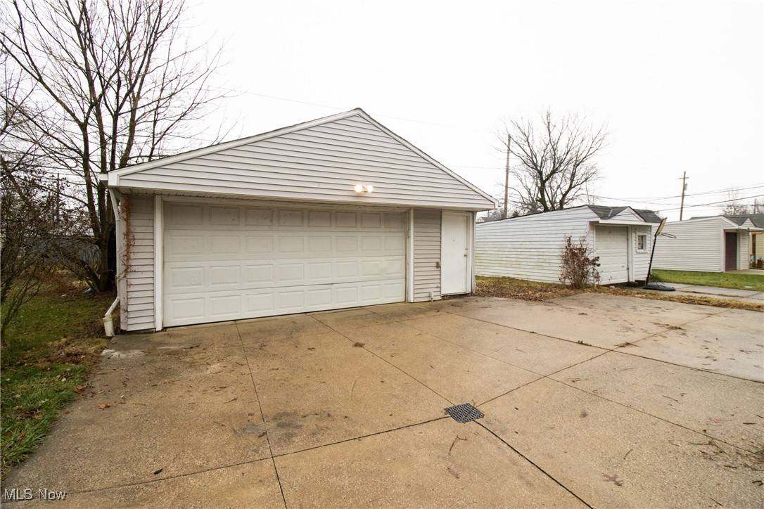 Garfield Heights, OH 44125,13107 Carpenter RD