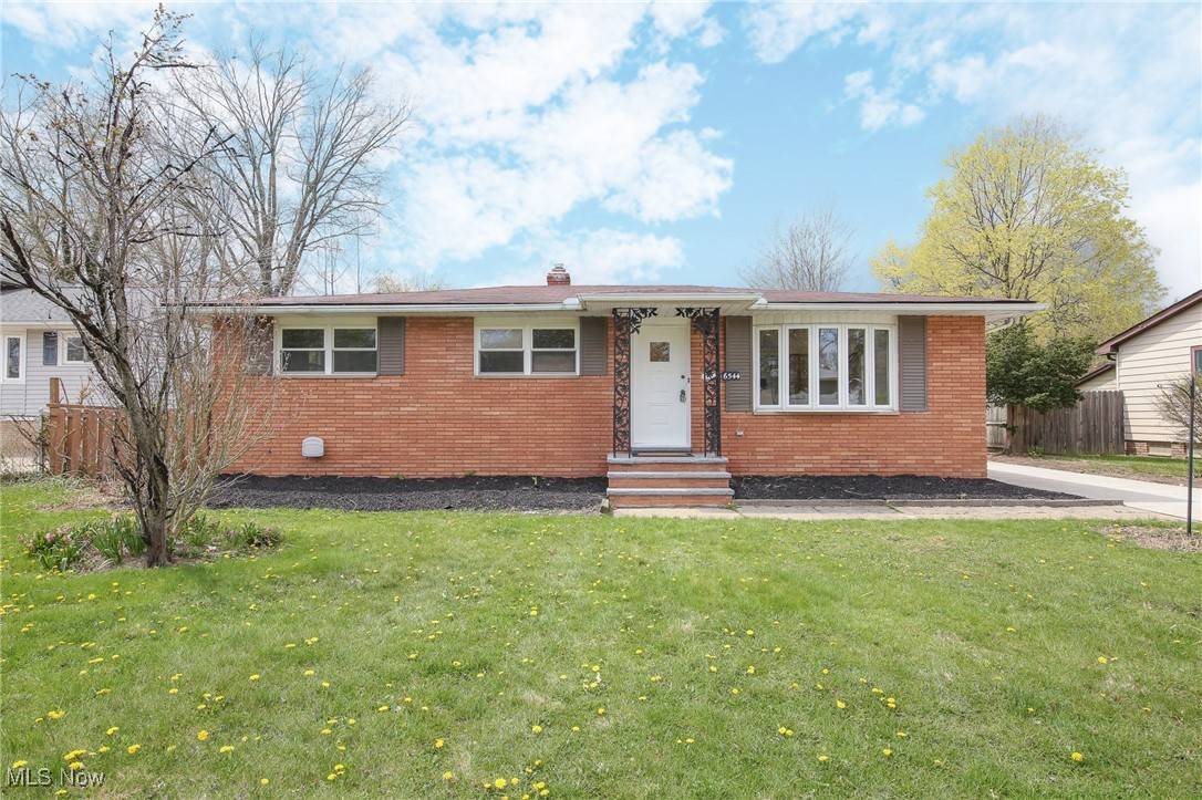 North Olmsted, OH 44070,6544 Nancy DR