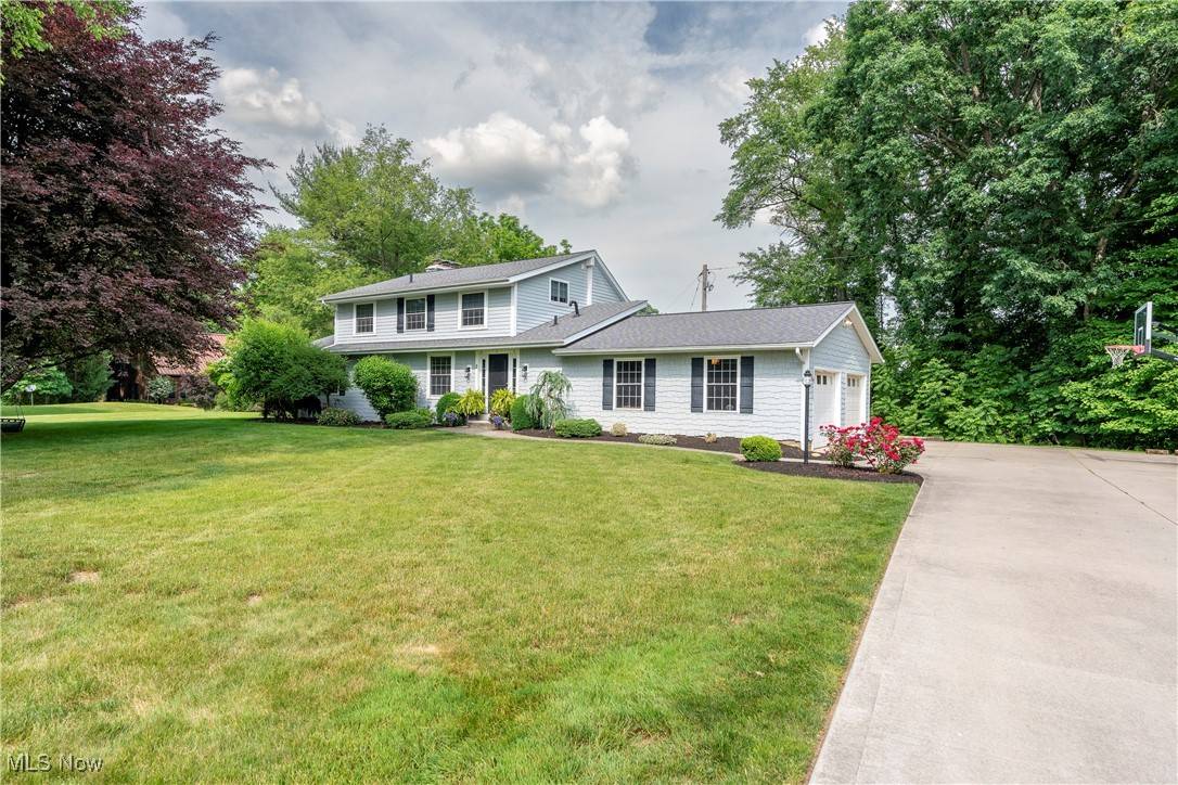 Hartville, OH 44632,2 West DR NE