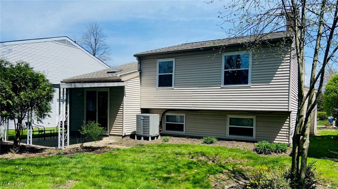 Olmsted Falls, OH 44138,8870 Holly LN #56