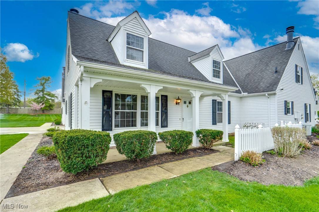 Bay Village, OH 44140,30673 Cambridge CT E #9