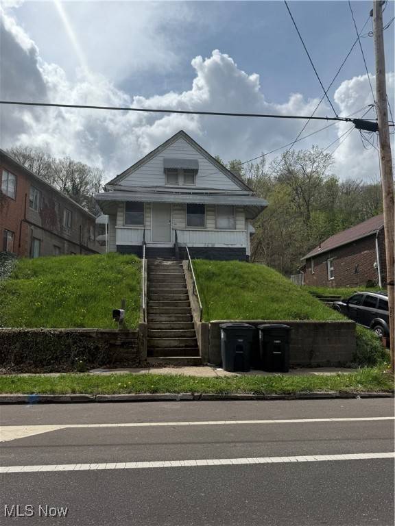 Akron, OH 44314,1814 Manchester RD