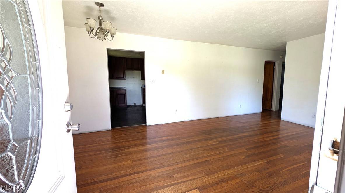 New Cumberland, WV 26047,76 Edison LN