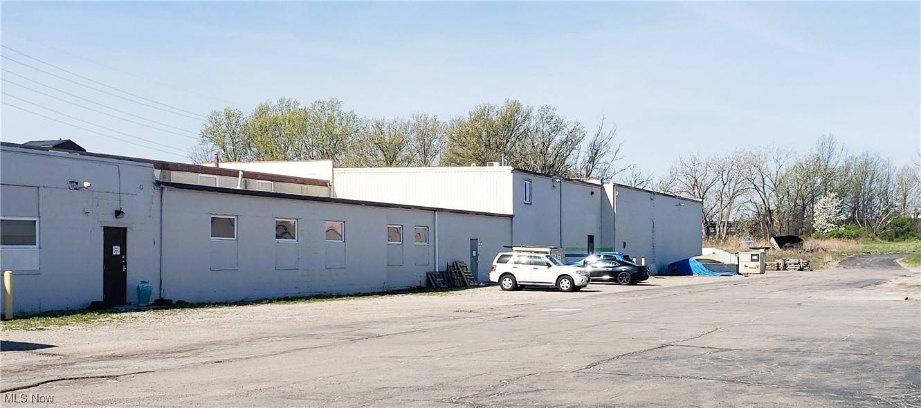Euclid, OH 44117,1148 E 222nd ST