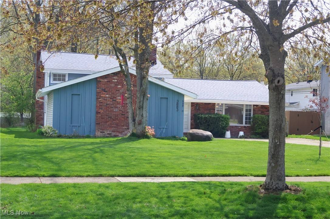 North Olmsted, OH 44070,3883 Woodpark LN
