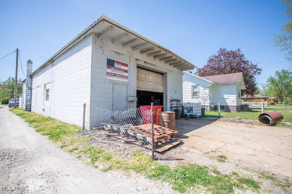 Uhrichsville, OH 44683,1128 N Main ST