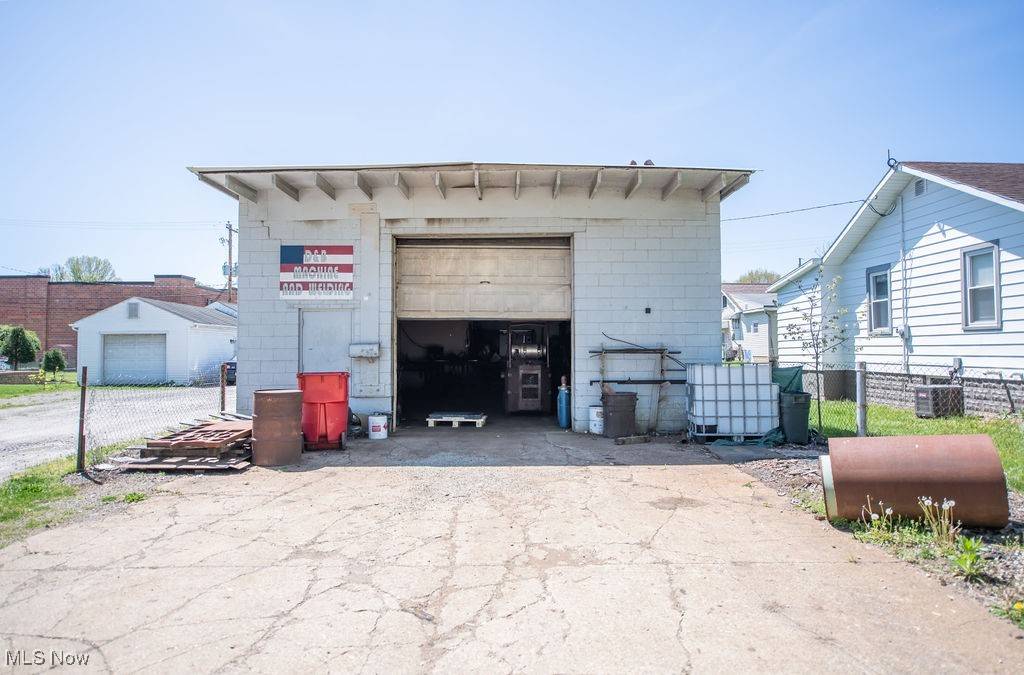 Uhrichsville, OH 44683,1128 N Main ST