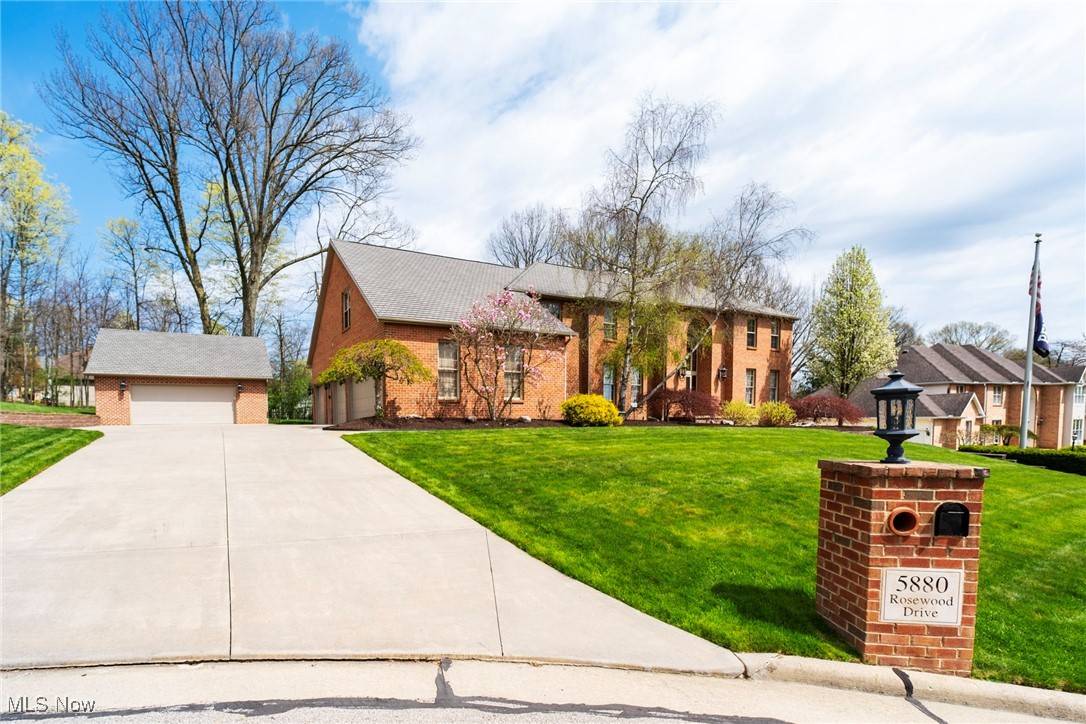 Boardman, OH 44512,5880 Rosewood DR