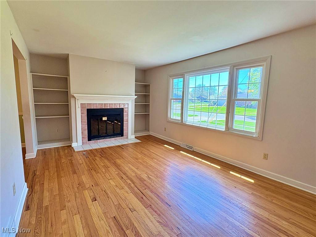 Elyria, OH 44035,417 Windsor DR