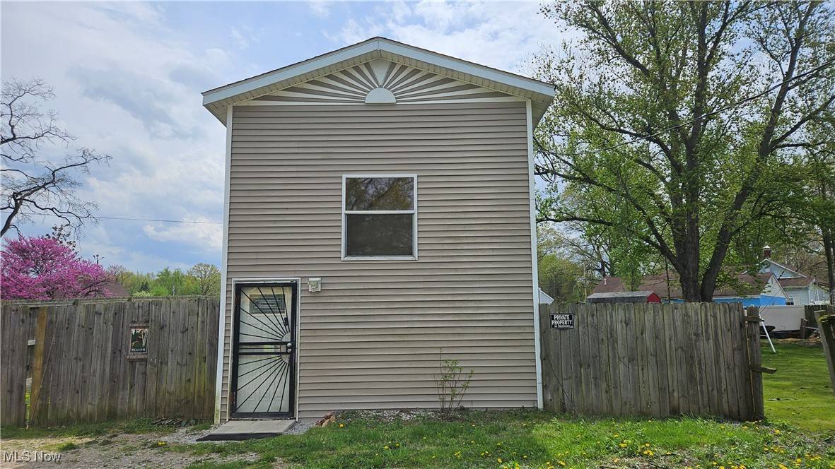 Sheffield, OH 44055,924 Grace ST
