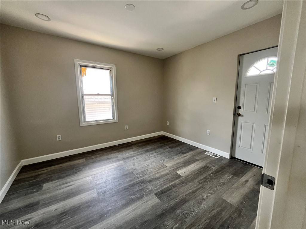 Cleveland, OH 44111,10402 Almira AVE