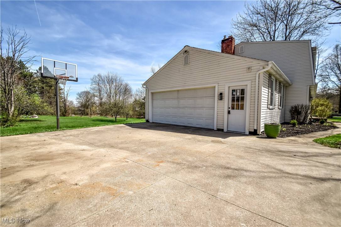 Chagrin Falls, OH 44023,18029 Millstone DR