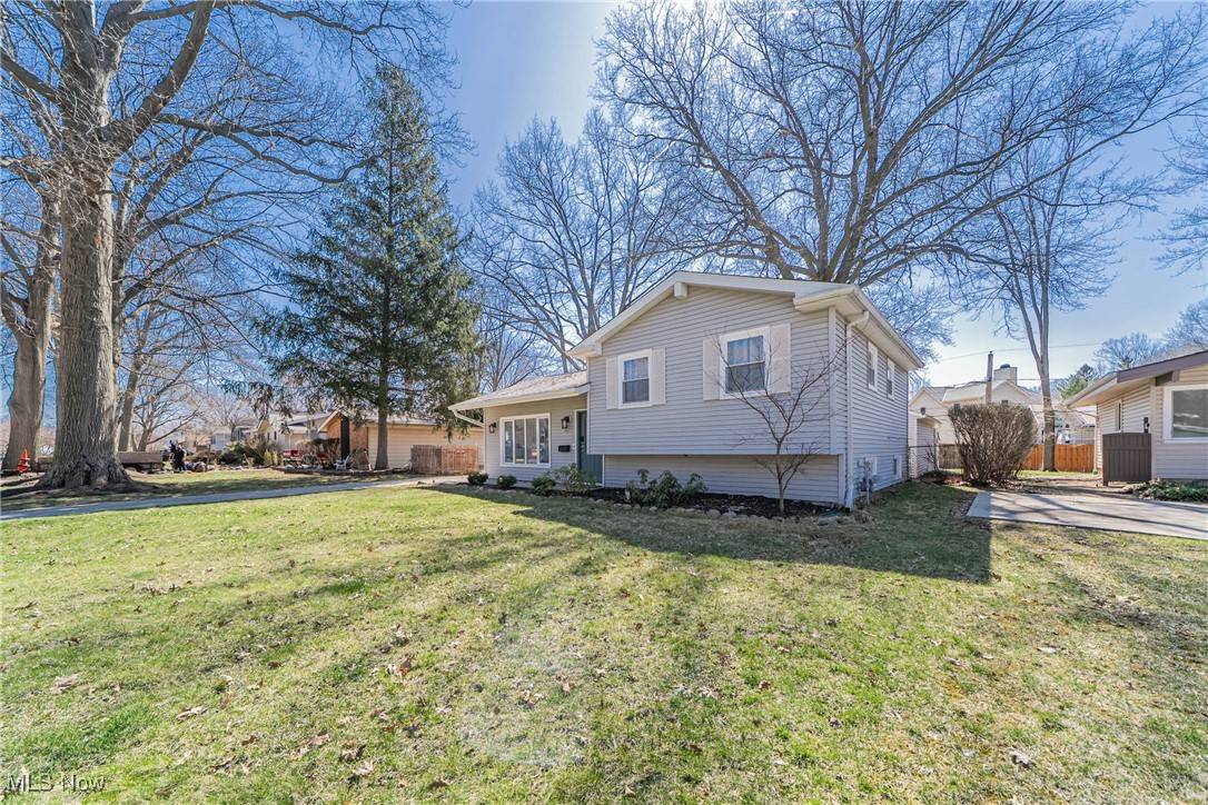 North Olmsted, OH 44070,24065 Fairlawn DR