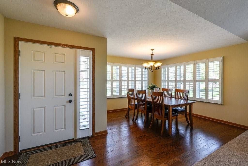 Dalton, OH 44618,233 Woodbury CIR