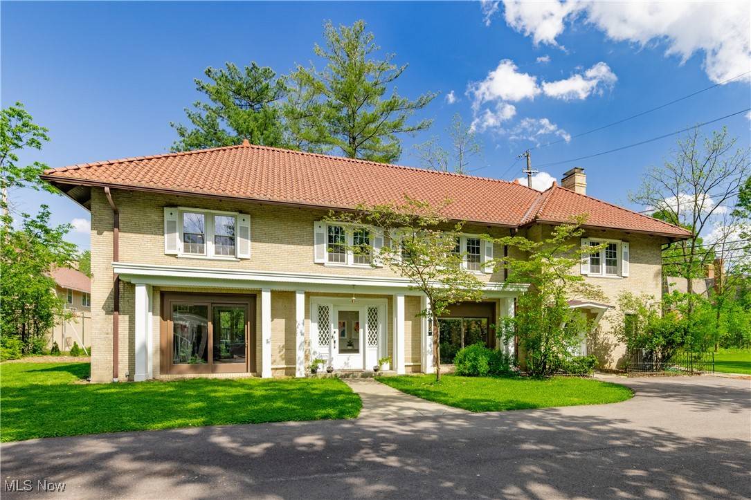 Shaker Heights, OH 44120,16175 Shaker BLVD