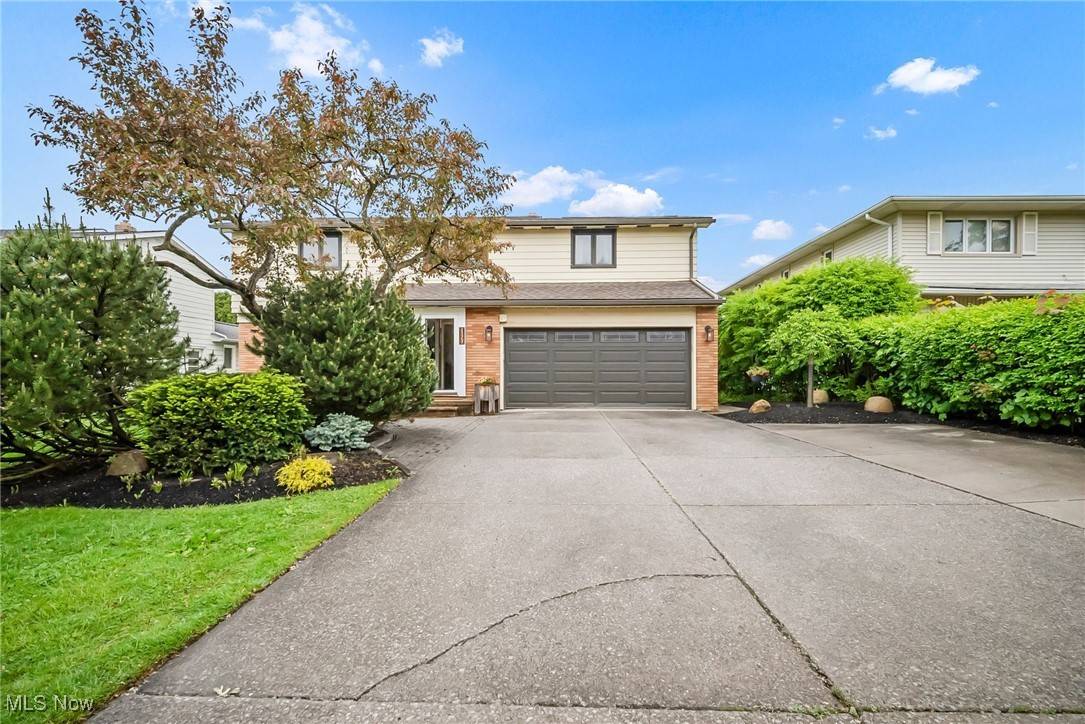 Beachwood, OH 44122,23957 Greenlawn AVE