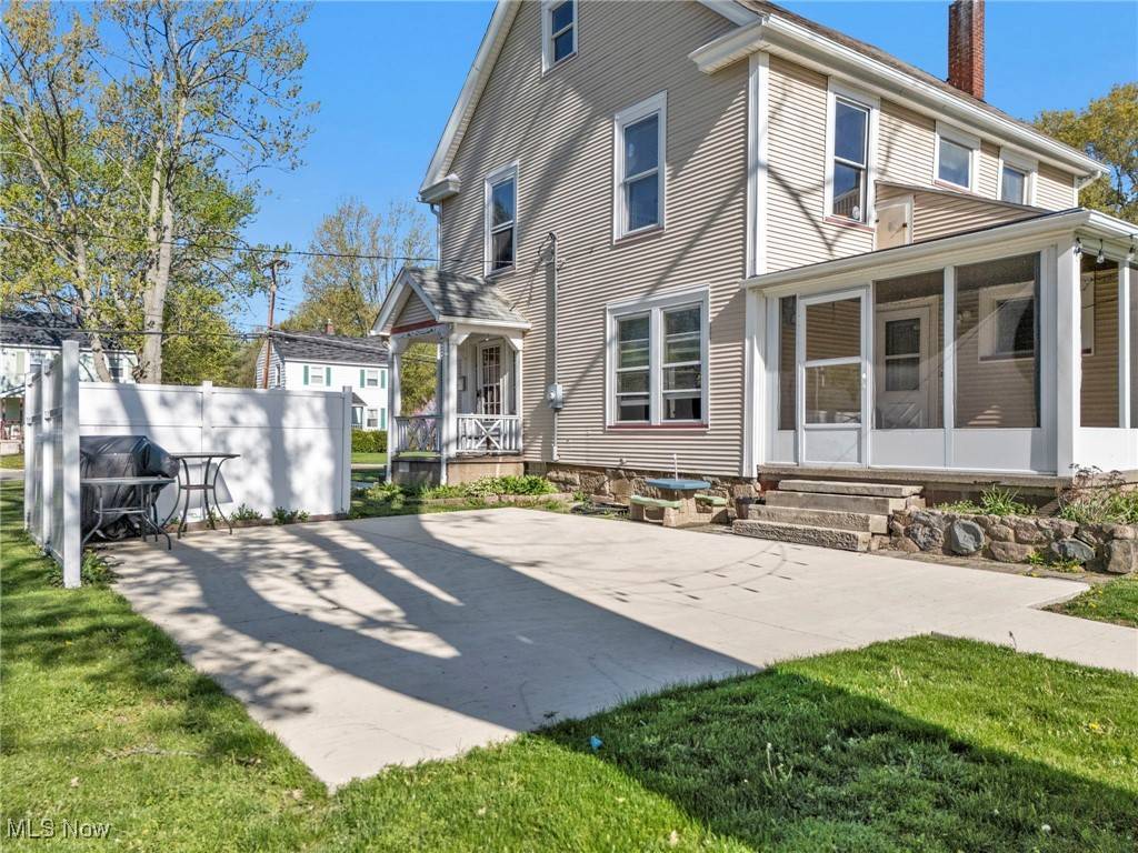 Amherst, OH 44001,483 N Main ST