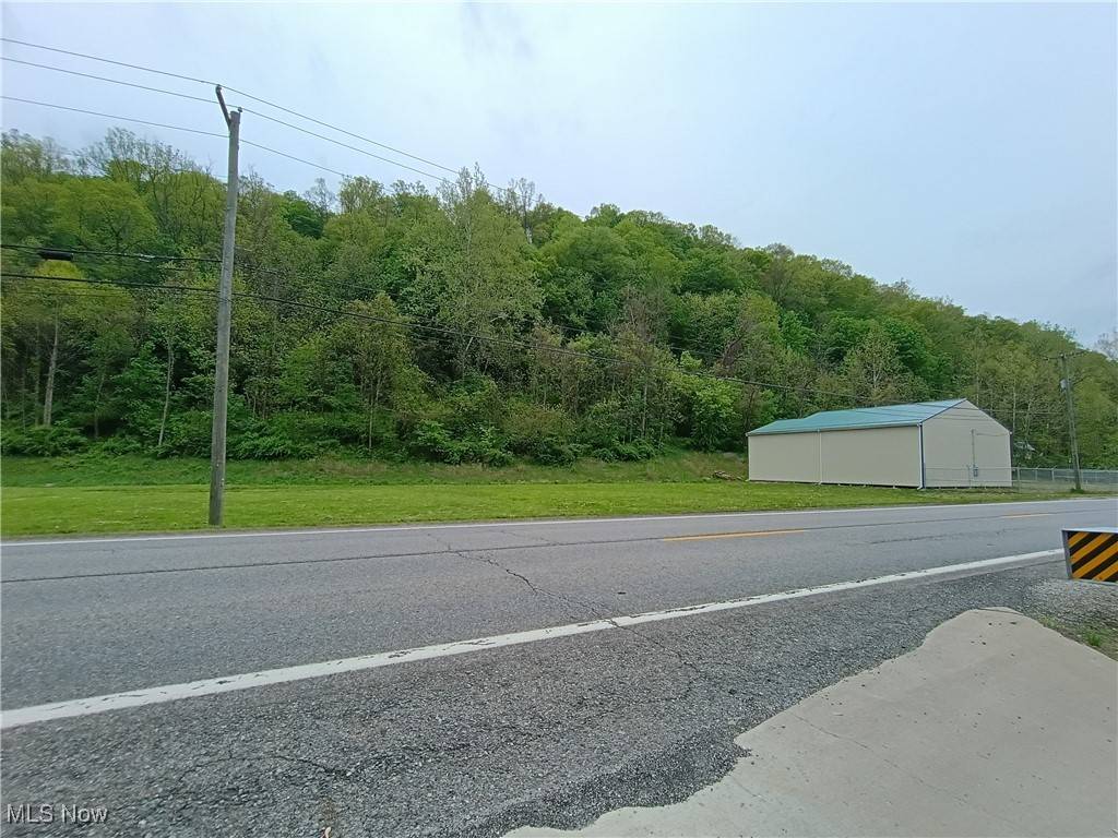 Sistersville, WV 26175,7497 Energy HWY