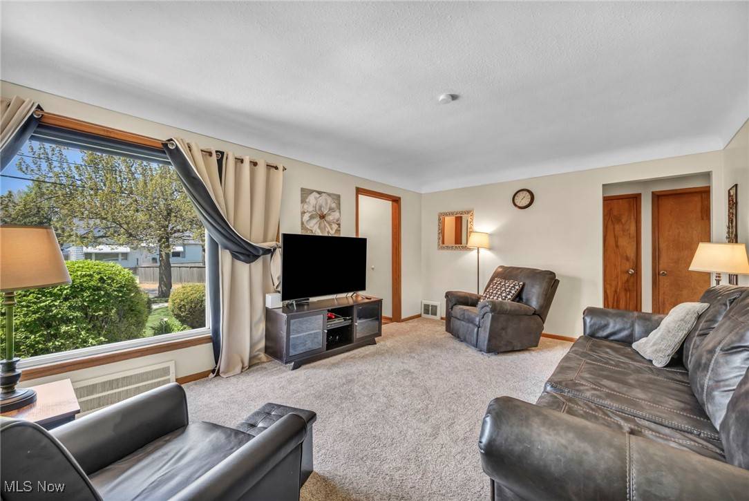 Willowick, OH 44095,329 Clarmont RD