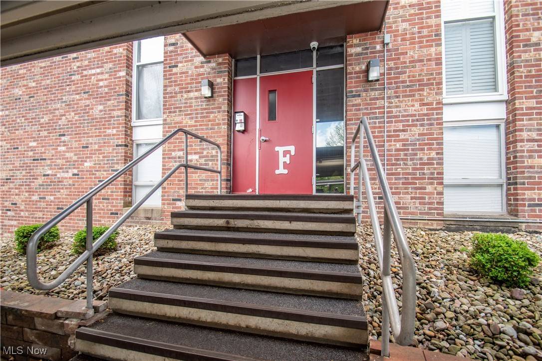 Warren, OH 44483,3000 N River RD NE #F17